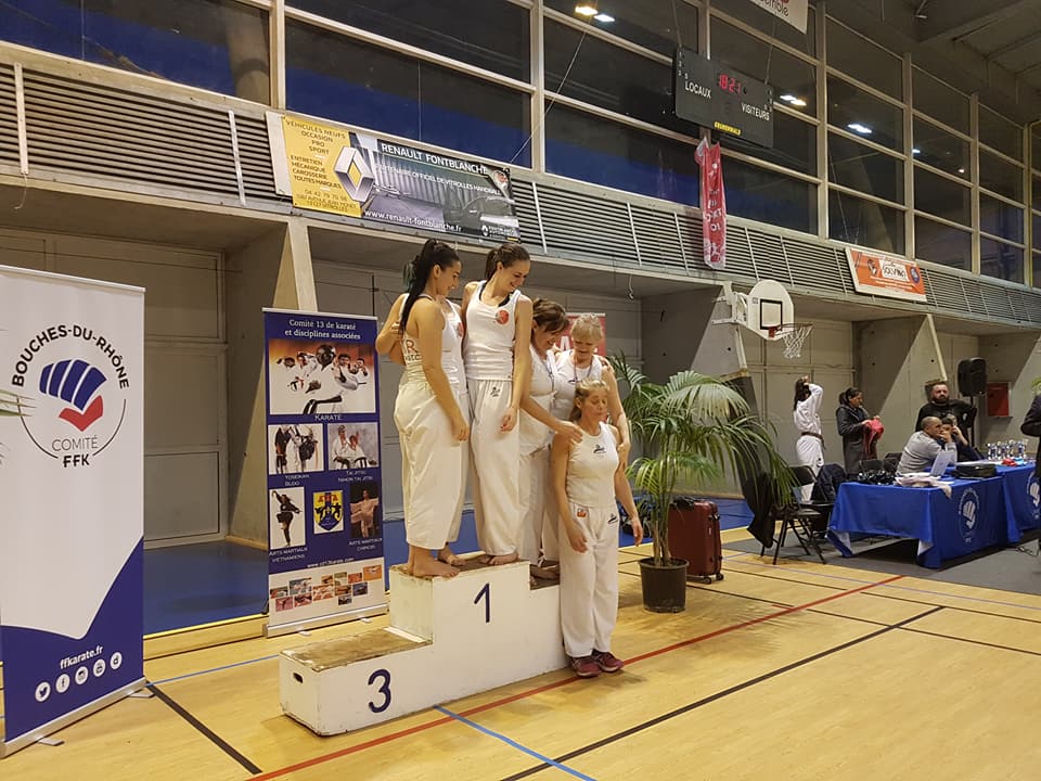 Médaille d'argent en équipe Honneur 3 (Patricia, Nat et Marie)